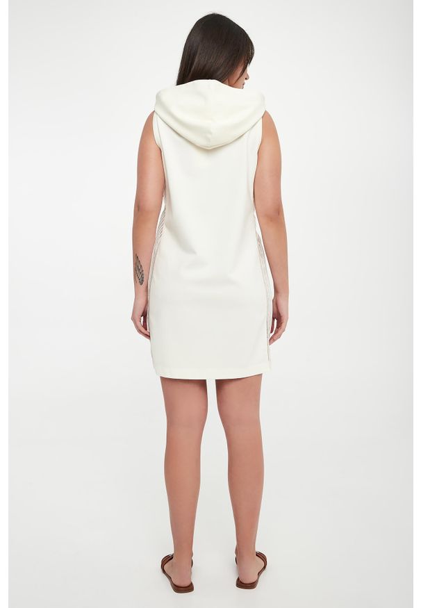 Twinset Milano - Sukienka mini z kapturem TWINSET. Typ kołnierza: kaptur. Długość: mini