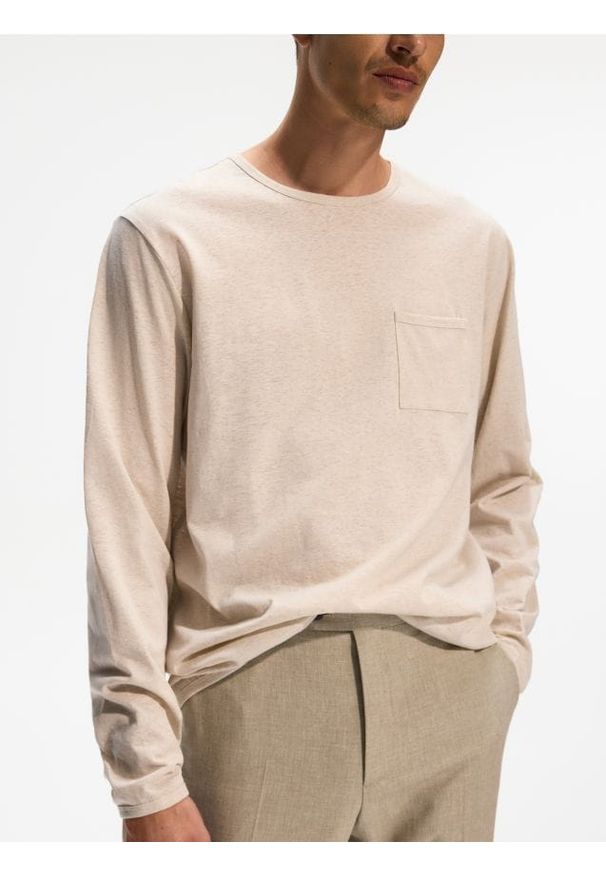 Reserved - Longsleeve regular z lnem - beżowy. Kolor: beżowy. Materiał: len. Długość rękawa: długi rękaw