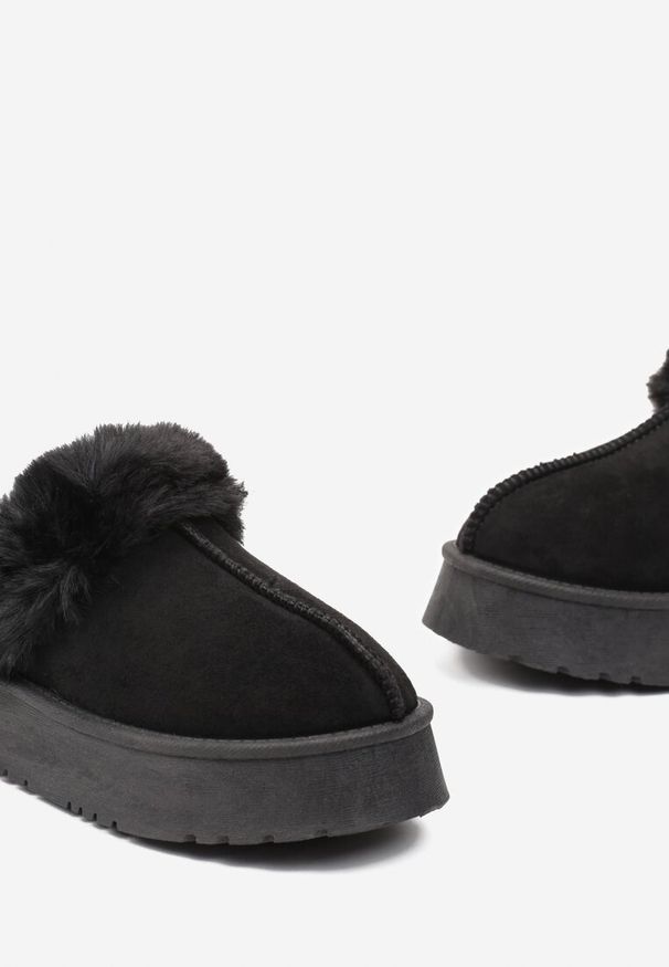 Renee - Czarne Kapcie na Platformie z Ekozamszu z Futerkiem Livorn. Kolor: czarny. Materiał: futro. Obcas: na platformie. Styl: elegancki
