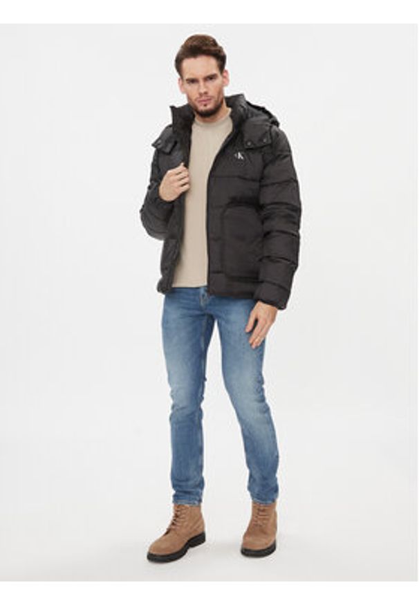 Calvin Klein Jeans Kurtka zimowa J30J324330 Czarny Regular Fit. Kolor: czarny. Materiał: syntetyk. Sezon: zima
