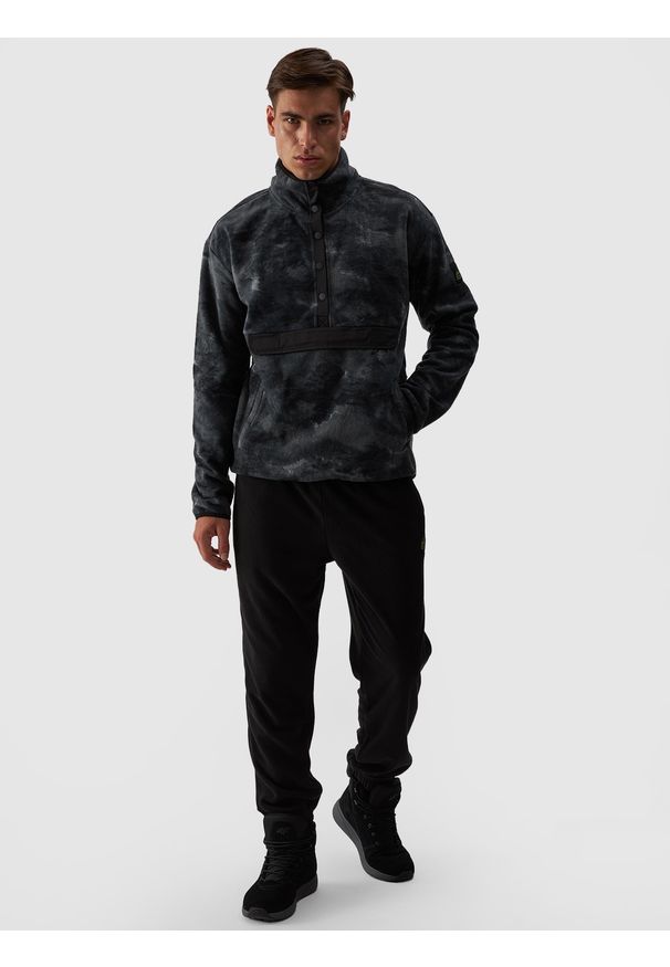 4f - 4F Spodnie dresowe polarowe męskie - czarne L. Kolor: czarny. Materiał: polar, dresówka