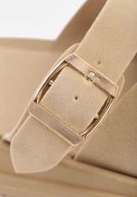 Born2be - Beżowe Klapki z Paskami i Kwadratową Sprzączką Olyndar. Okazja: na co dzień. Kolor: beżowy. Materiał: jeans. Sezon: lato. Styl: casual #3