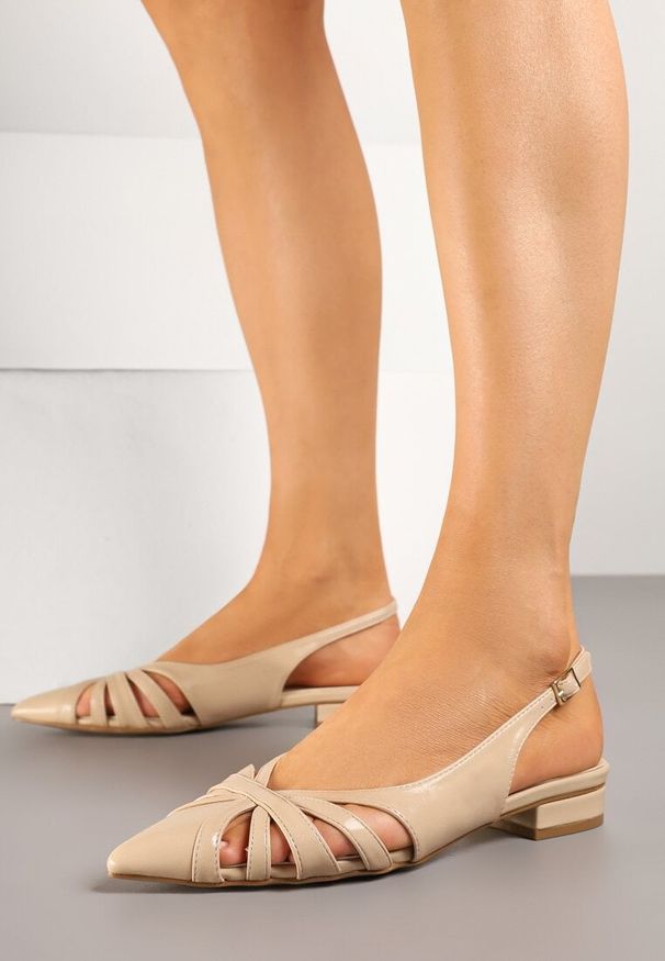 Renee - Beżowe Sandały Typu Slingback Ozdobione Wycięciami Tenosea. Okazja: na co dzień, do pracy. Zapięcie: sprzączka. Kolor: beżowy. Materiał: skóra. Wzór: aplikacja. Styl: klasyczny, elegancki, casual