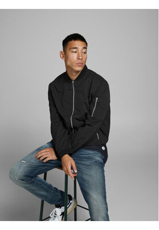 Jack & Jones - Jack&Jones Kurtka bomber Rush 12165203 Czarny Regular Fit. Kolor: czarny. Materiał: syntetyk