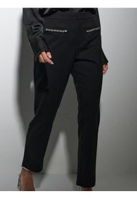 Sinsay - Spodnie z biżuteryjnymi elementami - czarny. Kolor: czarny #1