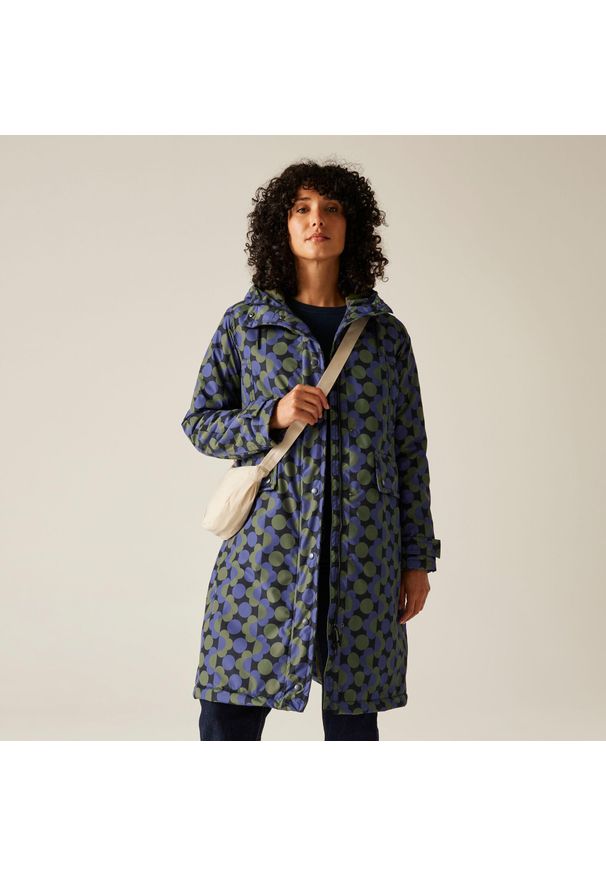 Regatta - Kurtka damska przeciwdeszczowa Long Orla Kiely. Kolor: zielony. Materiał: puch. Długość: długie. Wzór: nadruk. Sport: turystyka piesza