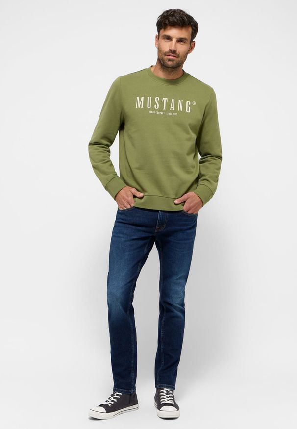 Mustang - Męskie Spodnie Jeansowe MUSTANG Oregon Slim Denim Blue 1015865 5000 801. Okazja: na co dzień. Stan: obniżony. Styl: klasyczny, casual, wizytowy