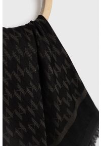 Karl Lagerfeld Chusta z domieszką jedwabiu kolor czarny wzorzysta. Kolor: czarny. Materiał: jedwab. Wzór: ze splotem