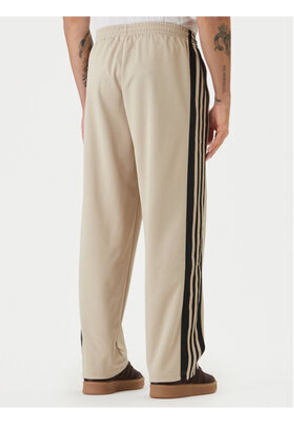 Adidas - adidas Spodnie dresowe KE0116 Beżowy Loose Fit. Kolor: beżowy. Materiał: syntetyk