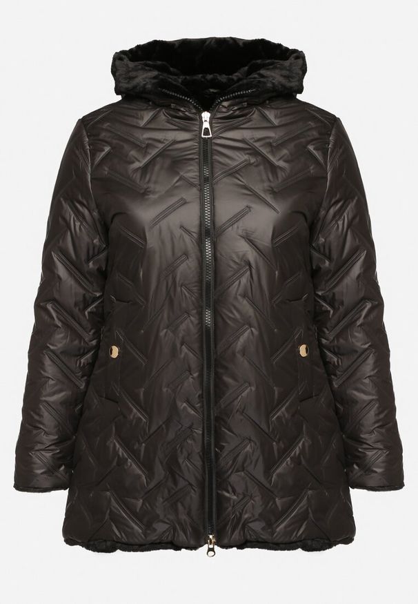 Born2be - Czarna Pikowana Kurtka z Kapturem Ocieplana Futerkiem Lealinea. Okazja: na co dzień. Typ kołnierza: kaptur. Kolekcja: plus size. Kolor: czarny. Materiał: futro. Długość: długie. Styl: casual