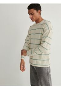 Reserved - Sweter w paski - jasnozielony. Kolor: zielony. Materiał: dzianina. Wzór: paski #1