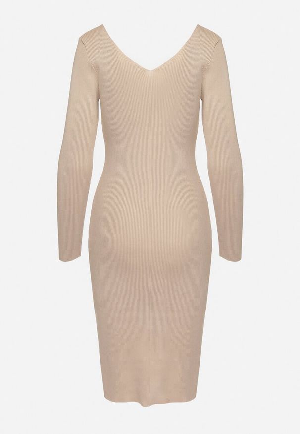 Born2be - Beżowa Sukienka z Dzianiny z Wiskozą o Dopasowanym Kroju z Rozcięciem i Guzikami Vilavia. Okazja: na co dzień. Kolor: beżowy. Materiał: wiskoza, dzianina. Wzór: aplikacja. Typ sukienki: proste. Styl: casual, elegancki