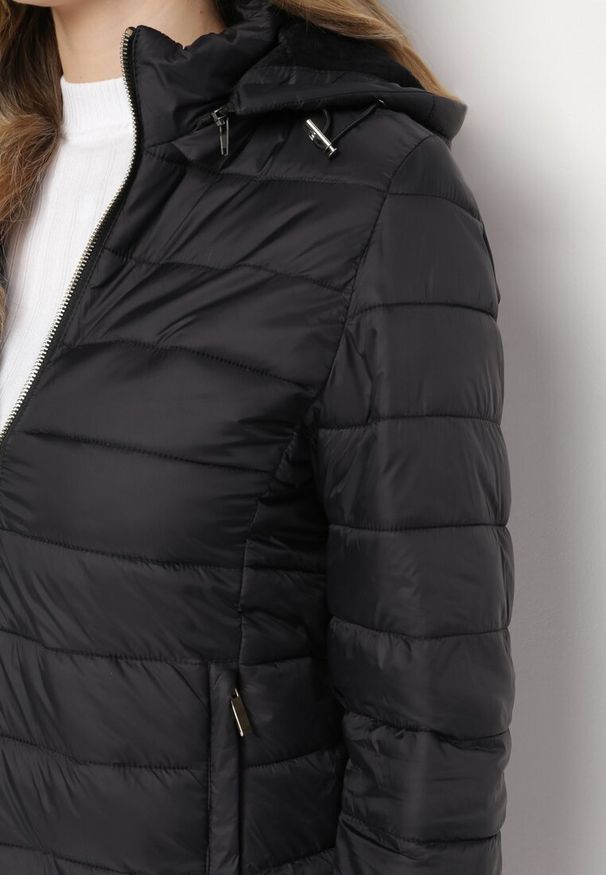 Born2be - Czarna Kurtka Pikowana Przejściowa Ryrvyra. Kolor: czarny. Materiał: polar. Sezon: jesień. Styl: klasyczny