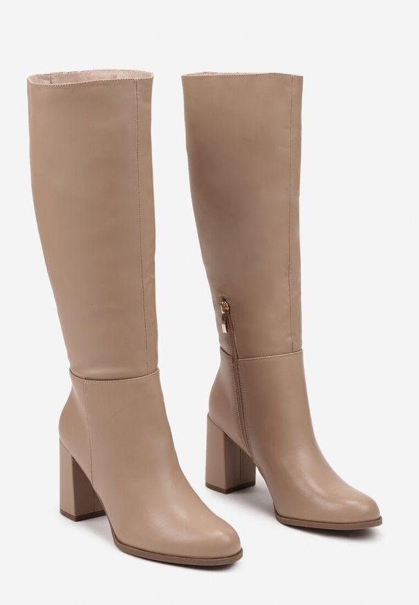 Born2be - Ciemnobeżowe Klasyczne Kozaki na Obcasie Nolzina. Okazja: na co dzień. Kolor: beżowy. Szerokość cholewki: normalna. Obcas: na obcasie. Styl: klasyczny. Wysokość obcasa: średni