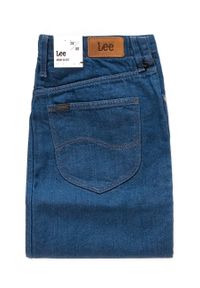 Lee - SPÓDNICA JEANSOWA LEE MOM SKIRT RINSE L38MRE36 112108265. Stan: podwyższony. Materiał: jeans. Wzór: jednolity. Sezon: lato