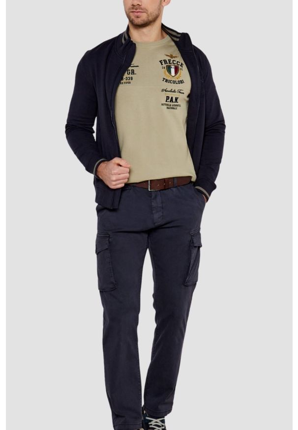 Aeronautica Militare - AERONAUTICA MILITARE Beżowy męski longsleeve. Kolor: beżowy. Długość rękawa: długi rękaw