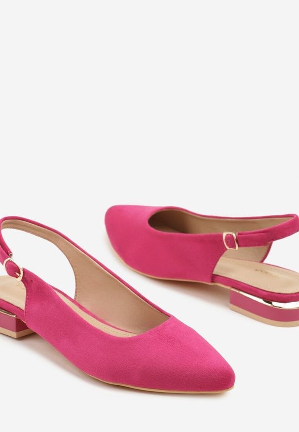 Born2be - Fuksjowe Sandały Slingback Vices z Metaliczną Aplikacją przy Obcasie Ediriella. Okazja: na spotkanie biznesowe, na co dzień. Nosek buta: szpiczasty. Kolor: różowy. Wzór: aplikacja. Sezon: wiosna, lato. Obcas: na obcasie. Styl: elegancki, biznesowy, casual. Wysokość obcasa: średni
