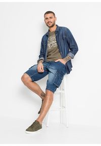 bonprix - Długie dżinsowe bermudy bojówki, relaxed fit. Kolor: niebieski. Długość: długie #2