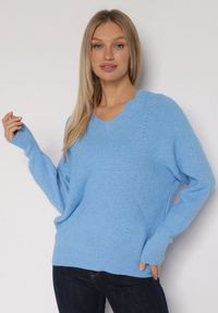 Born2be - Niebieski Sweter z Domieszką Kaszmiru z Dekoltem w Serek Feralaine. Okazja: na co dzień, na spotkanie biznesowe. Typ kołnierza: dekolt w serek. Kolor: niebieski. Materiał: kaszmir. Styl: biznesowy, klasyczny, casual, elegancki #7