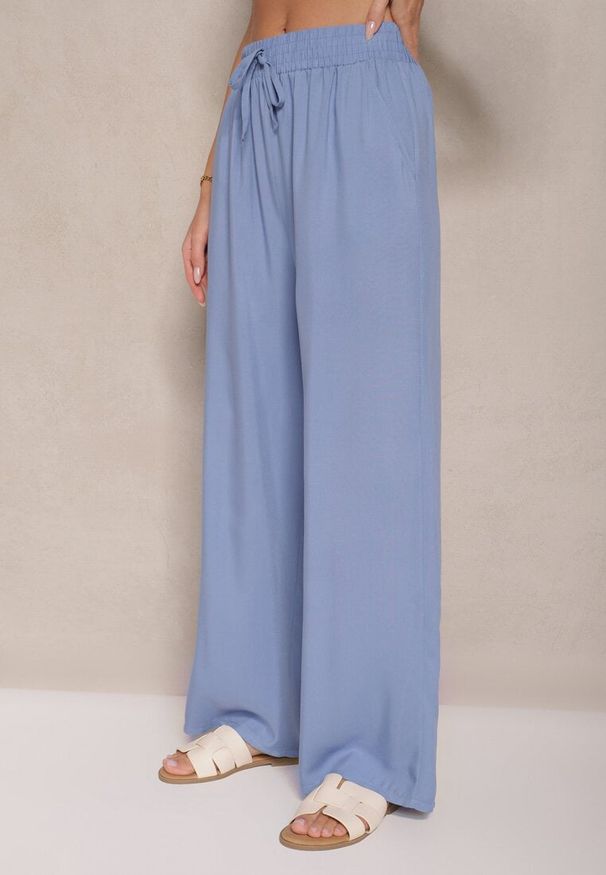 Renee - Niebieskie Szerokie Spodnie z Wiskozy High Waist Naivella. Okazja: na co dzień. Stan: podwyższony. Kolor: niebieski. Materiał: wiskoza. Styl: casual, elegancki