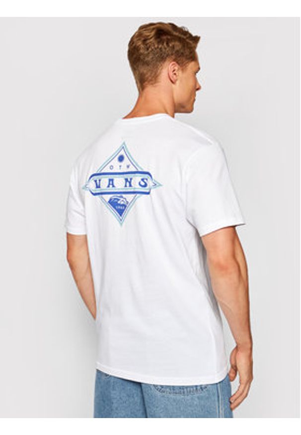 Vans T-Shirt Vintage Pointed Shaper VN0A5E7F Biały Regular Fit. Kolor: biały. Materiał: bawełna. Styl: vintage