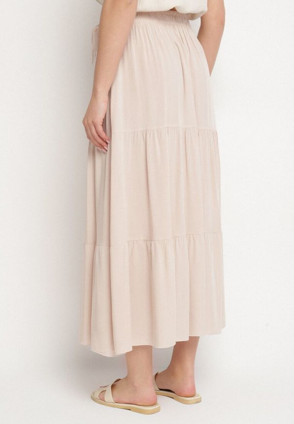 Born2be - Beżowa Wiskozowa Spódnica Maxi Rozkloszowana z Paskami Saosa. Okazja: na co dzień. Kolor: beżowy. Materiał: wiskoza. Wzór: paski. Styl: casual, klasyczny