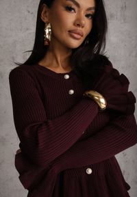 Renee - Bordowy Wiskozowy Kardigan w Prążki z Falbankami i Guzikami z Cyrkoniami Danareia. Okazja: na co dzień, na imprezę. Typ kołnierza: kołnierz z falbankami. Kolor: czerwony. Materiał: wiskoza. Wzór: prążki. Styl: casual #6