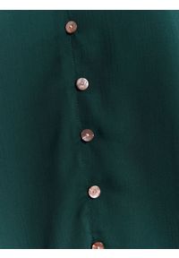 TOP SECRET - Bluzka z guziczkami z przodu. Typ kołnierza: dekolt w serek. Kolor: zielony. Materiał: tkanina, szyfon. Długość rękawa: długi rękaw. Długość: długie. Sezon: zima, jesień. Styl: elegancki #4