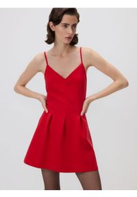 Reserved - Rozkloszowana sukienka - czerwony. Kolor: czerwony. Materiał: dzianina, bawełna