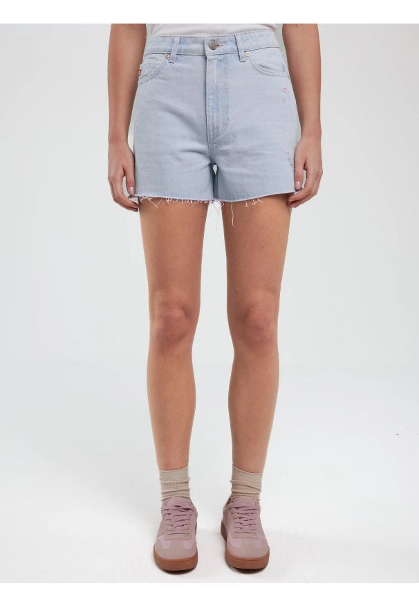 Big-Star - Szorty damskie jeansowe z kolekcji Authentic błękitne Authentic Girl 142. Stan: podwyższony. Kolor: niebieski. Materiał: jeans. Styl: klasyczny, młodzieżowy