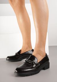Born2be - Brązowe Lakierowane Mokasyny z Łańcuszkiem Arnarie. Okazja: na co dzień. Kolor: brązowy. Materiał: lakier. Styl: klasyczny, casual #6