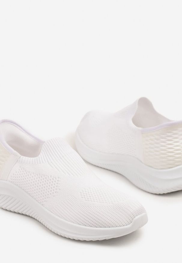 Renee - Białe Wsuwane Buty Sportowe Sneakersy z Siateczki Kolarietia. Okazja: na co dzień, na spacer. Zapięcie: bez zapięcia. Kolor: biały. Materiał: jeans. Sport: turystyka piesza