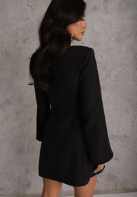 Renee - Czarna Rozkloszowana Sukienka VICES z Rozszerzanymi Rękawami Natileza. Okazja: na randkę, na imprezę. Kolor: czarny #5