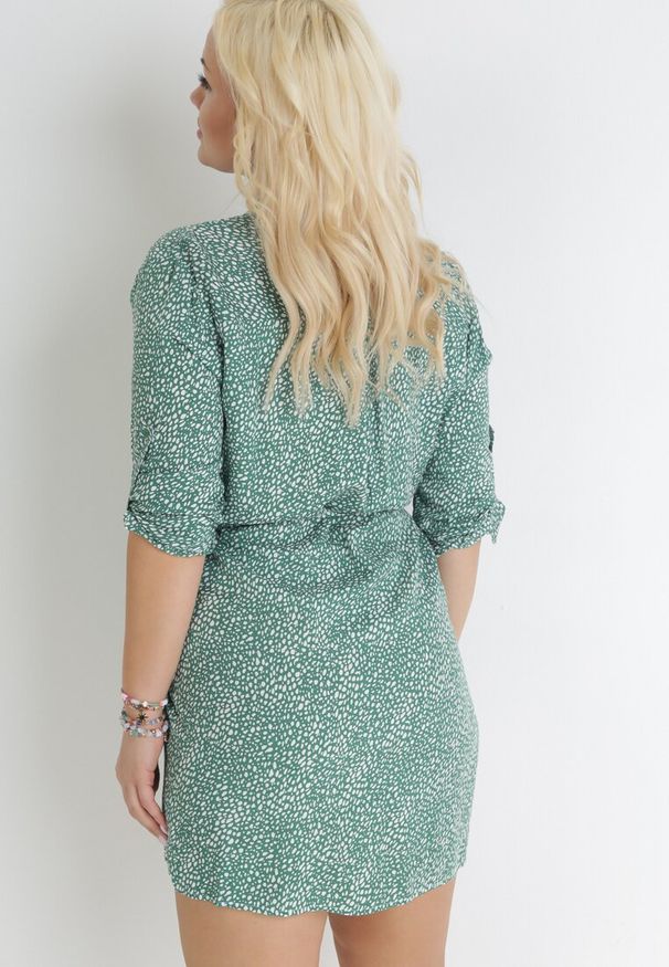 Born2be - Zielona Koszulowa Sukienka Mini z Materiałowym Paskiem i Podpinanymi Rękawami Eleandia. Kolekcja: plus size. Kolor: zielony. Materiał: materiał. Wzór: kwiaty. Sezon: wiosna, lato. Typ sukienki: koszulowe. Długość: mini