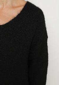 Born2be - Czarny Sweter z Dodatkiem Wełny i Dekoltem w Serek Estorea. Okazja: na co dzień. Typ kołnierza: dekolt w serek. Kolor: czarny. Materiał: wełna. Styl: klasyczny, casual, elegancki #5
