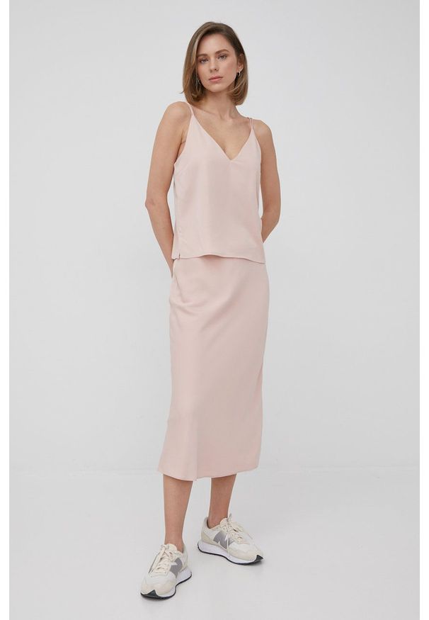 Calvin Klein spódnica kolor niebieski midi rozkloszowana. Kolor: różowy. Materiał: poliester, tkanina. Wzór: gładki