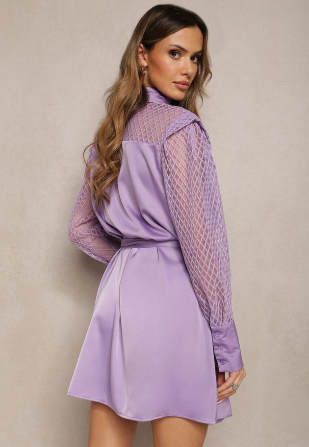 Renee - Fioletowa Mini Sukienka o Koszulowym Fasonie z Materiałowym Paskiem i Siateczką Idanes. Kolor: fioletowy. Materiał: materiał. Sezon: wiosna, jesień. Typ sukienki: koszulowe. Styl: elegancki. Długość: mini