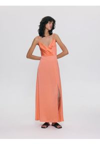 Reserved - Kopertowa sukienka maxi - koralowy. Kolor: pomarańczowy. Materiał: satyna. Typ sukienki: kopertowe. Długość: maxi