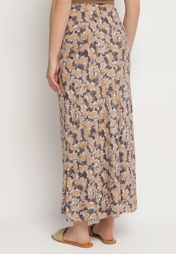 Born2be - Szaro-Beżowa Wiskozowa Spódnica o Rozkloszowanym z Wysokim Stanem Fevenore. Okazja: na co dzień. Stan: podwyższony. Kolor: szary. Materiał: wiskoza. Styl: casual, elegancki