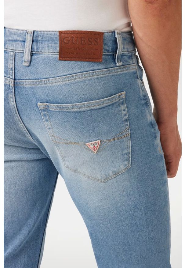 Guess - GUESS Błękitne męskie spodnie jeansowe Angels. Kolor: niebieski