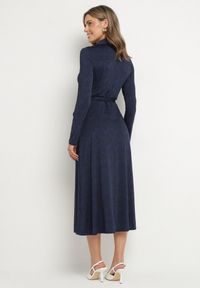 Born2be - Granatowa Rozkloszowana Sukienka Koszulowa z Wiązanym Paskiem Cheresin. Kolor: niebieski. Materiał: materiał. Typ sukienki: koszulowe. Długość: midi #2