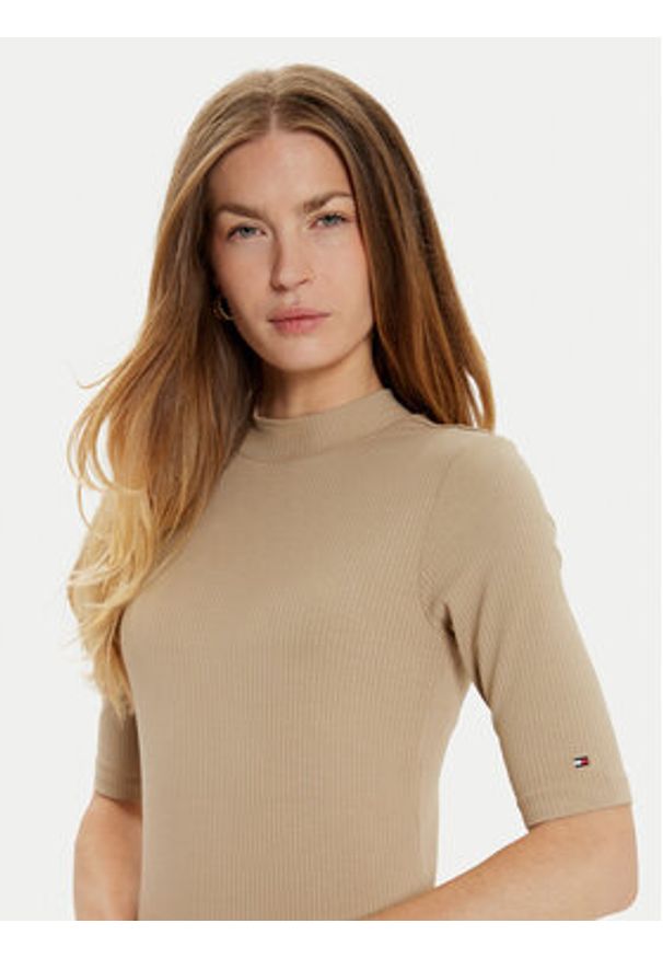 TOMMY HILFIGER - Tommy Hilfiger Sukienka codzienna WW0WW44430 Beżowy Slim Fit. Okazja: na co dzień. Kolor: beżowy. Materiał: wiskoza. Typ sukienki: proste. Styl: casual