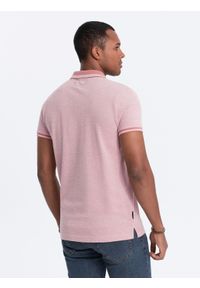 Ombre Clothing - Melanżowa koszulka męska polo z kontrastowym kołnierzykiem - różowa V2. Typ kołnierza: kołnierzyk kontrastowy, polo. Kolor: różowy. Materiał: bawełna. Wzór: melanż #7