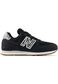 Buty dziecięce New Balance GC574AZ1 – czarne. Okazja: na co dzień. Kolor: czarny. Materiał: materiał, syntetyk. Szerokość cholewki: normalna. Model: New Balance 574 #1