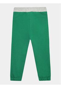 United Colors of Benetton - United Colors Of Benetton Spodnie dresowe 3PANGF02R Zielony Regular Fit. Kolor: zielony. Materiał: bawełna, dresówka, syntetyk #2