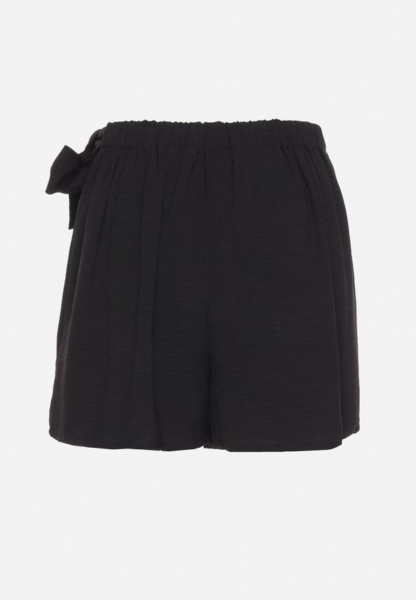 Born2be - Czarne Szorty z Gumką w Pasie i Paskami z Asymetryczną Falbanką Biozara. Kolor: czarny. Materiał: jedwab. Sezon: lato. Styl: elegancki