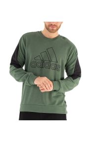 Adidas - Bluza adidas M FI BOS Crew HJ9934 - zielona. Okazja: na co dzień. Typ kołnierza: bez kaptura. Kolor: zielony. Materiał: bawełna, materiał. Styl: klasyczny, casual. Sport: fitness #1