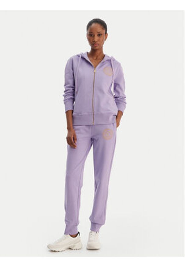 Versace Jeans Couture Spodnie dresowe 80HAAT02 CF01T Fioletowy Regular Fit. Kolor: fioletowy. Materiał: bawełna