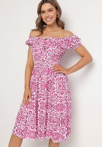 Born2be - Różowa Sukienka z Bawełny w Ornamentalny Wzór z Gumką w Pasie Natirissa. Okazja: na co dzień. Kolor: różowy. Materiał: bawełna. Długość rękawa: krótki rękaw. Sezon: lato. Typ sukienki: proste. Styl: casual, elegancki #3