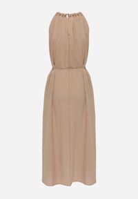 Renee - Beżowa Sukienka Bez Rękawów z Wiskozy z Ozdobnym Dekoltem i Wiązaniem w Talii Azeira. Okazja: na co dzień. Kolekcja: plus size. Kolor: beżowy. Materiał: wiskoza. Długość rękawa: bez rękawów. Typ sukienki: dla puszystych. Styl: casual #8